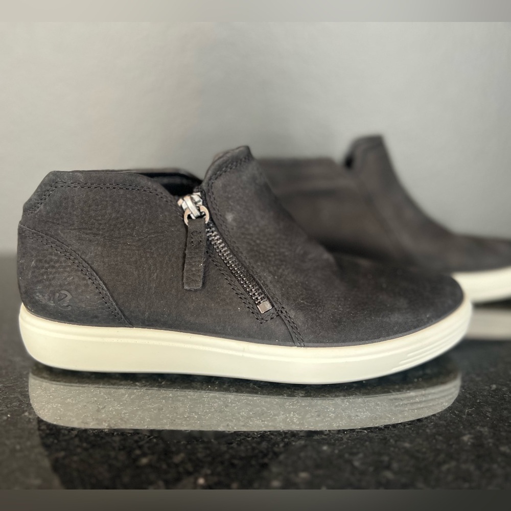 Ecco Black and White Sneakers with Minimalist Design